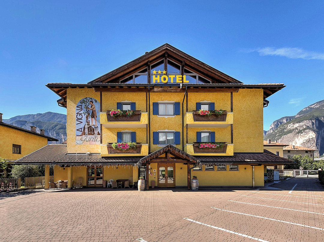 Mezzolombardo酒店住宿-Hotel Garni La Vigna