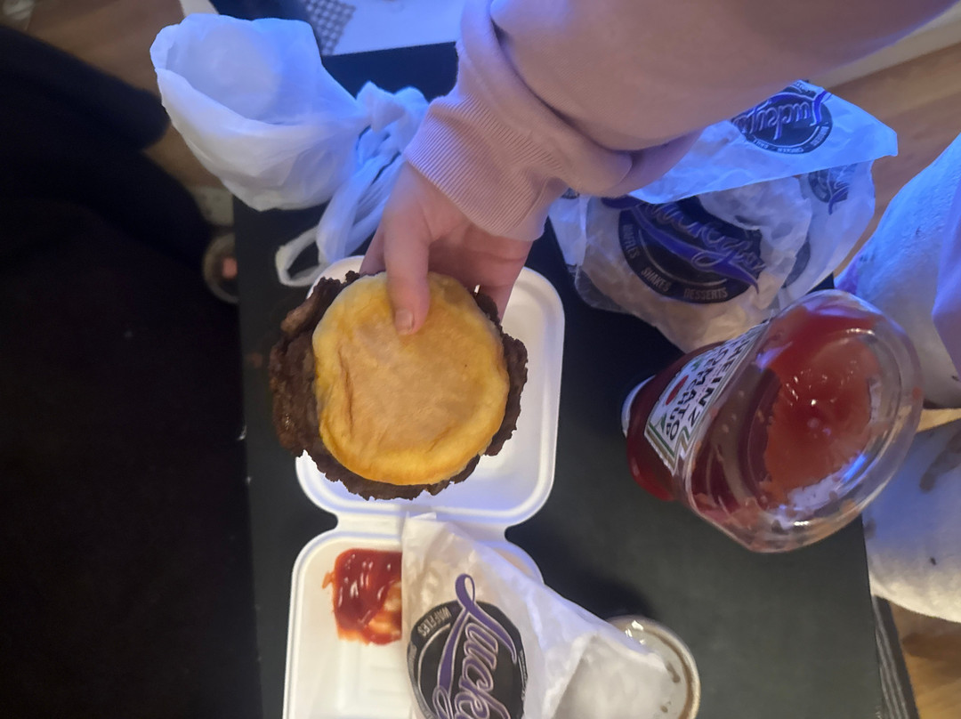 Luckys diner