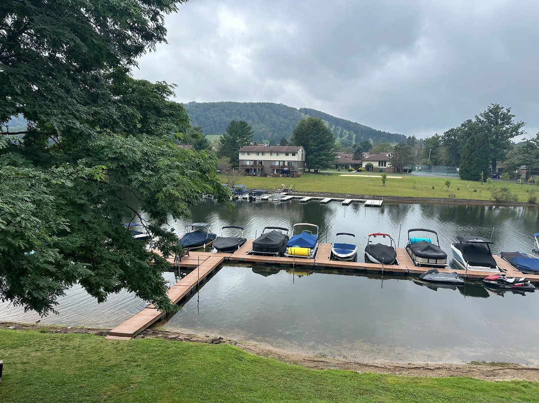 LakeFront Lodge主图