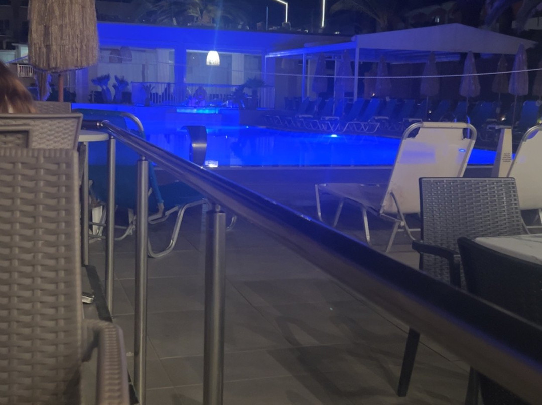 海神海滩酒店主图