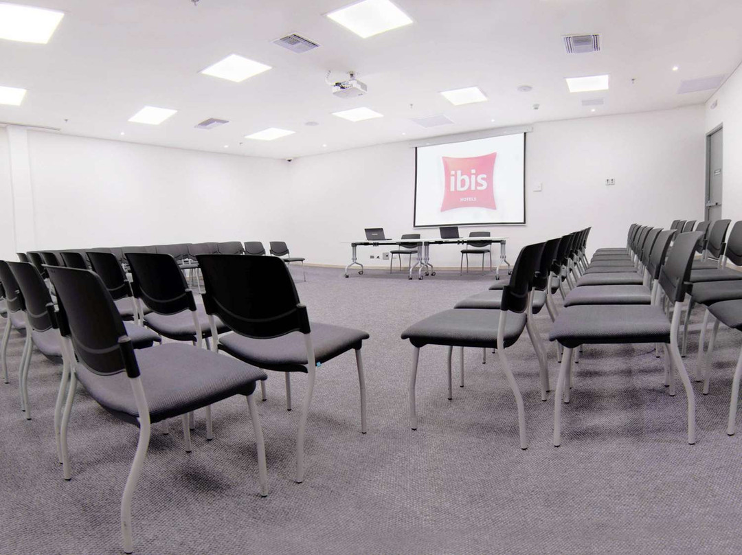 宜必思阿帕尔塔多酒店主图