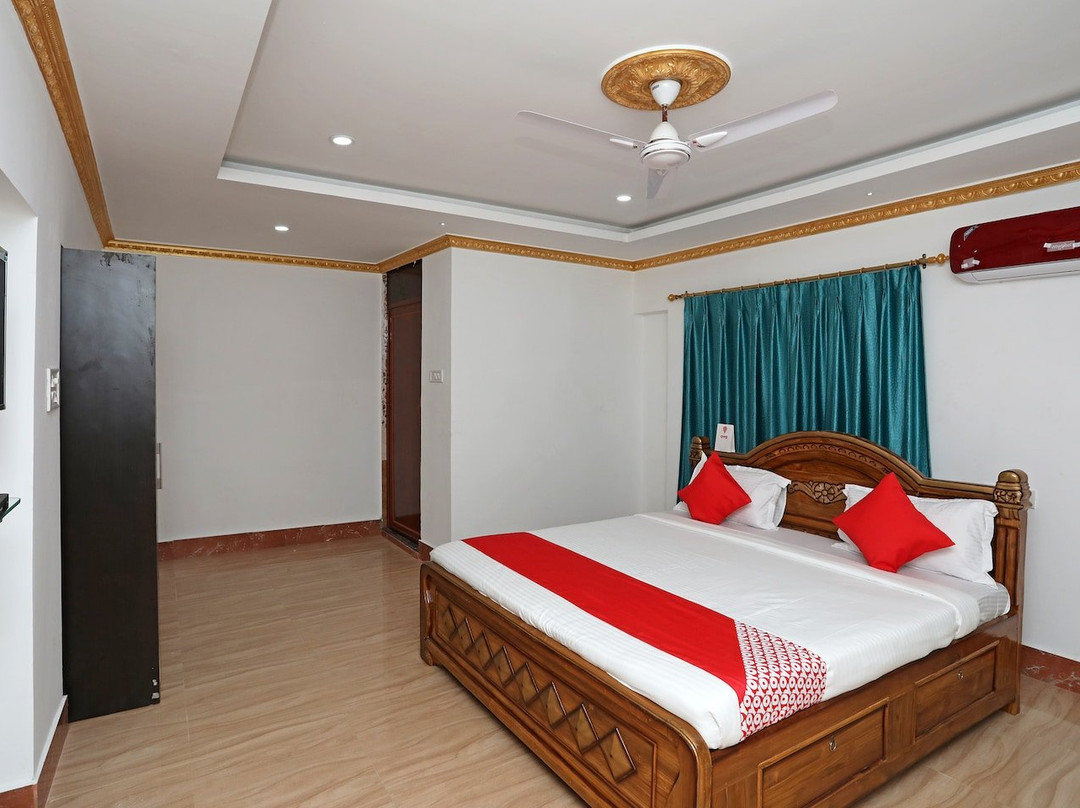 OYO 24678 Hotel Royal Blue