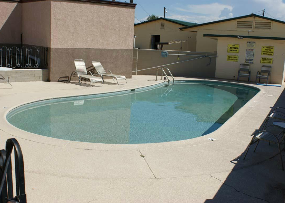 Hwy. Express Inn & Suites