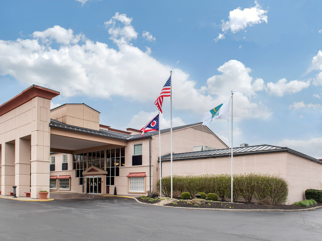 Quality Hotel Conference Center Cincinnati Blue Ash主图