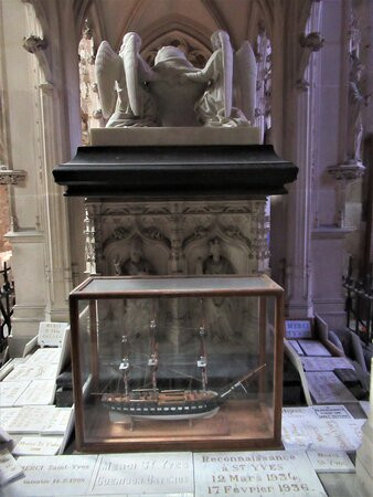 Tombeau de Saint-Yves à Tréguier-特雷吉耶必去景点