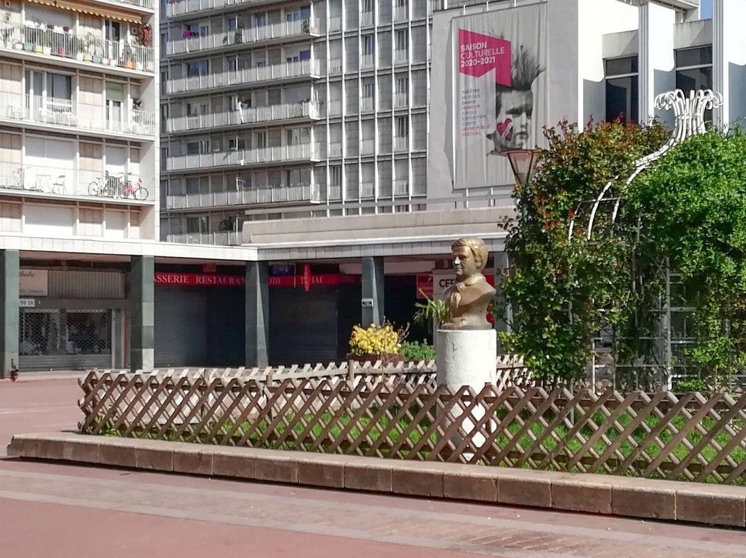 Monument Buste De François Truffaut