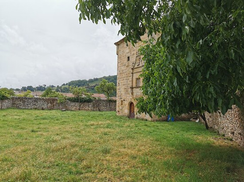 Torre de los Azulejos-Espinosa de los Monteros必去景点