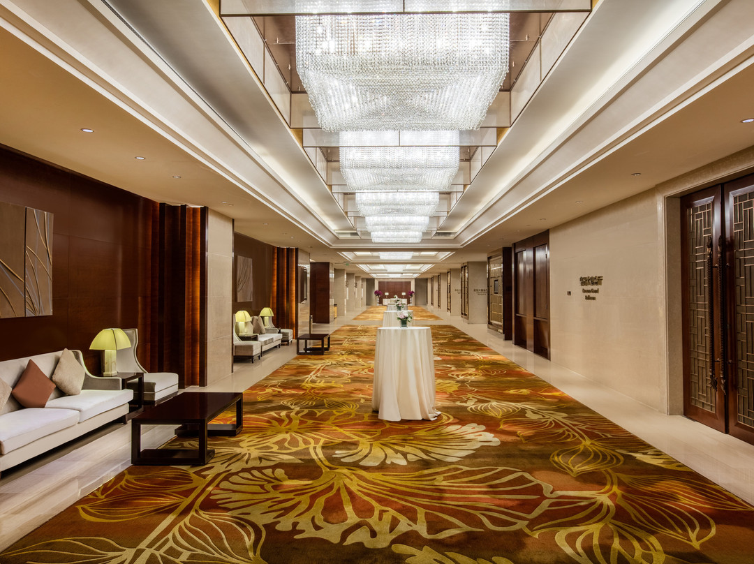 世茂皇冠假日酒店主图