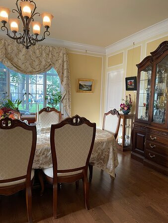 The Manor on Front Bed and Breakfast主图