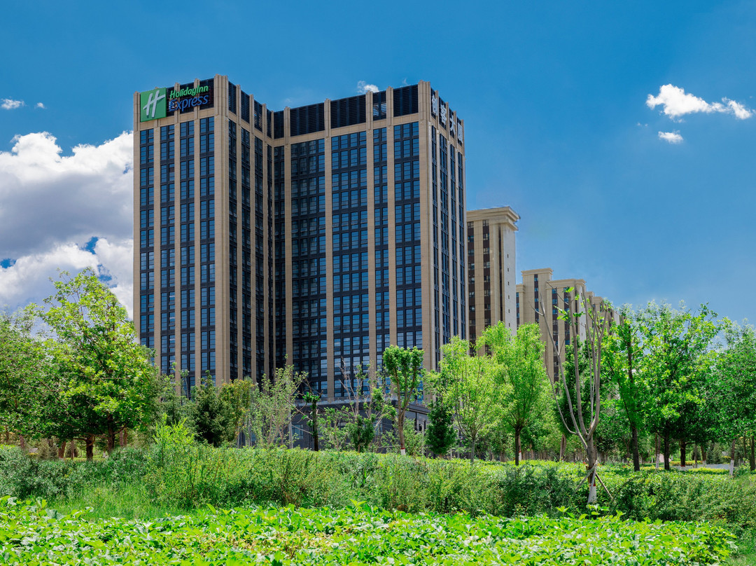 呼图壁县酒店住宿-乌鲁木齐站智选假日酒店