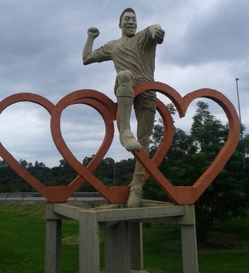 Pele Monument-Tres Coracoes必去景点