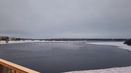 Lumberjack's Candle Bridge-罗瓦涅米必去景点
