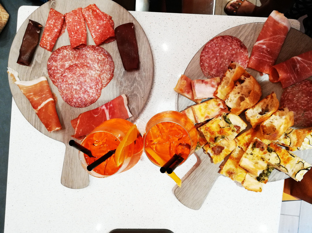 Longo Bistro