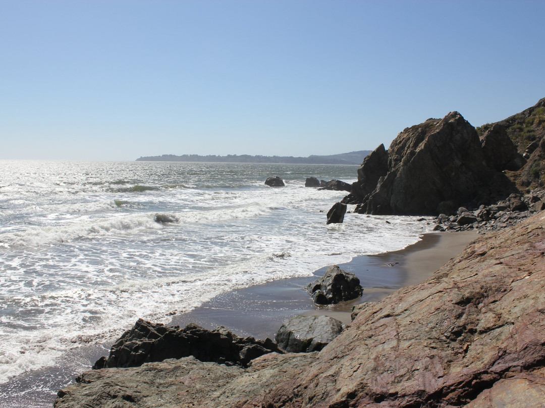 Red Rock Beach景点图片