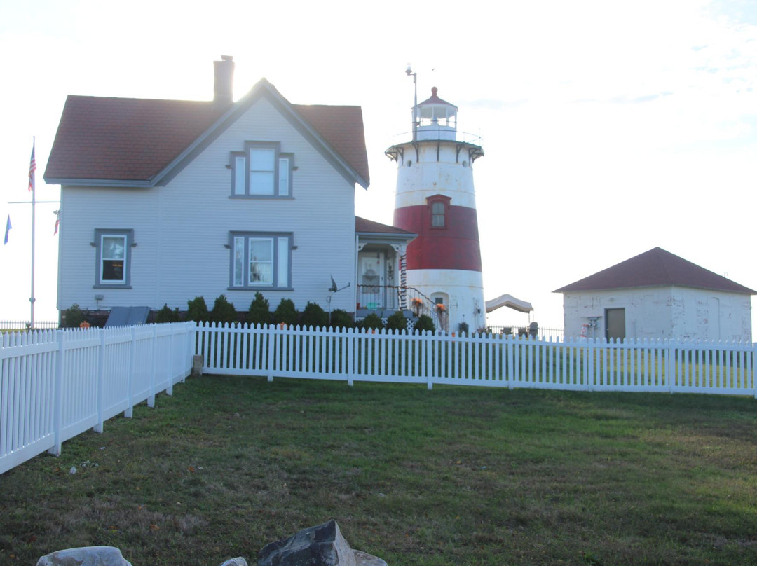 Stratford Point & Lighthouse景点图片