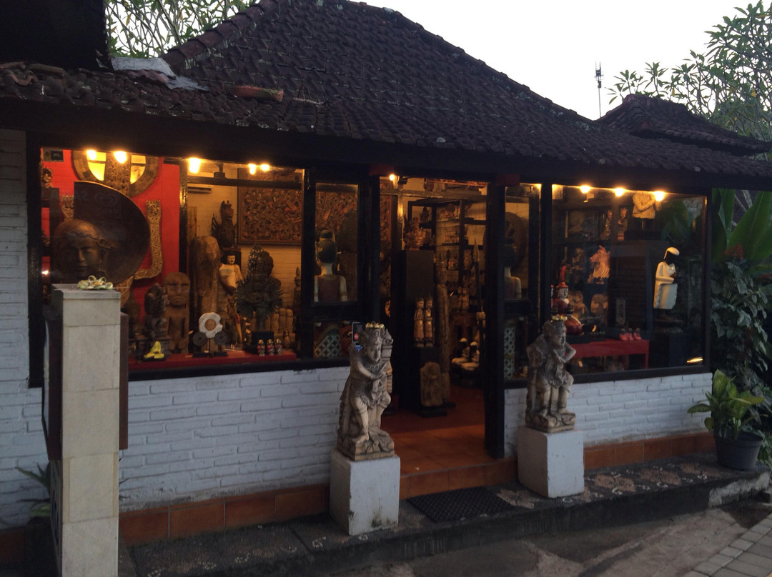 Dinata antique shop景点图片
