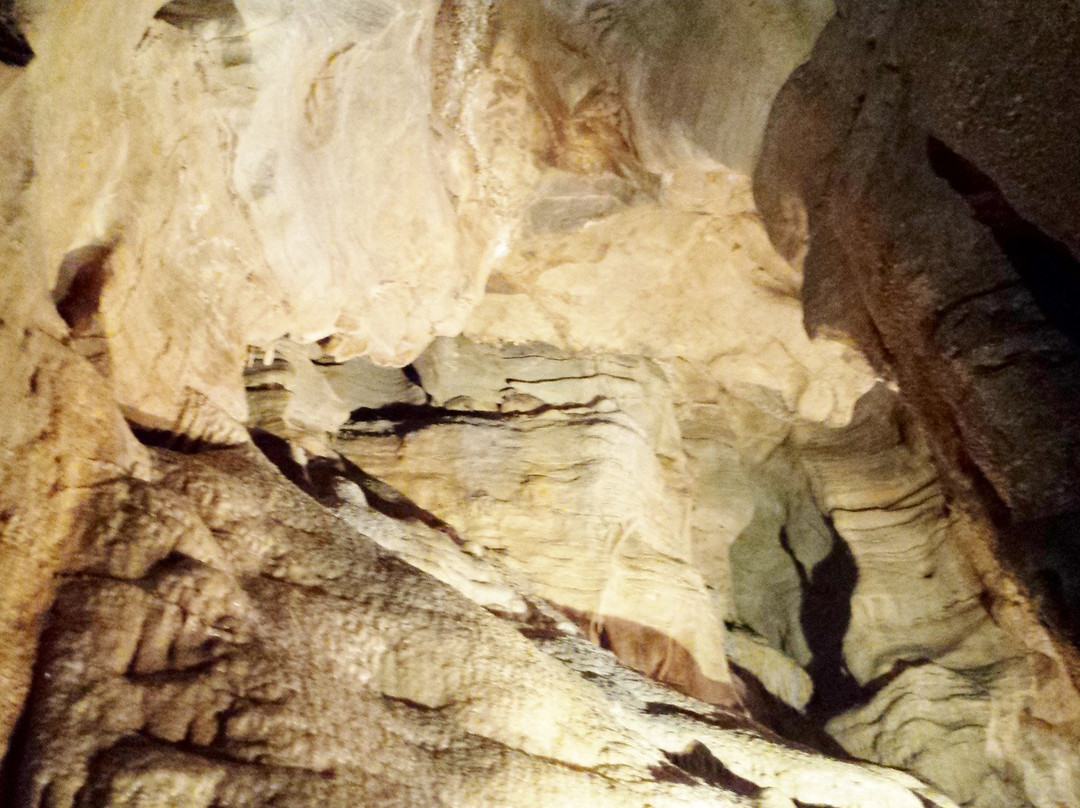 Lincoln Caverns and Whisper Rocks景点图片