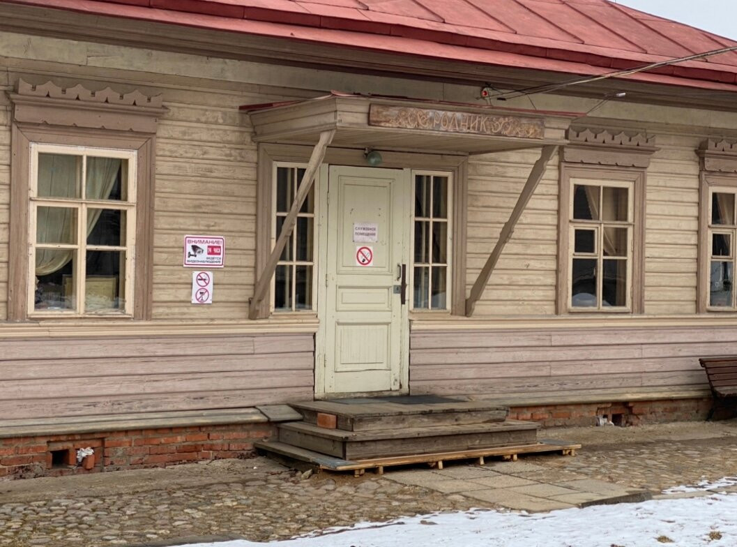 The Building of the Agricultural School in Flenovo景点图片