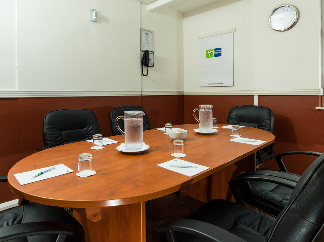 Holiday Inn Express Burton Upon Trent By IHG主图