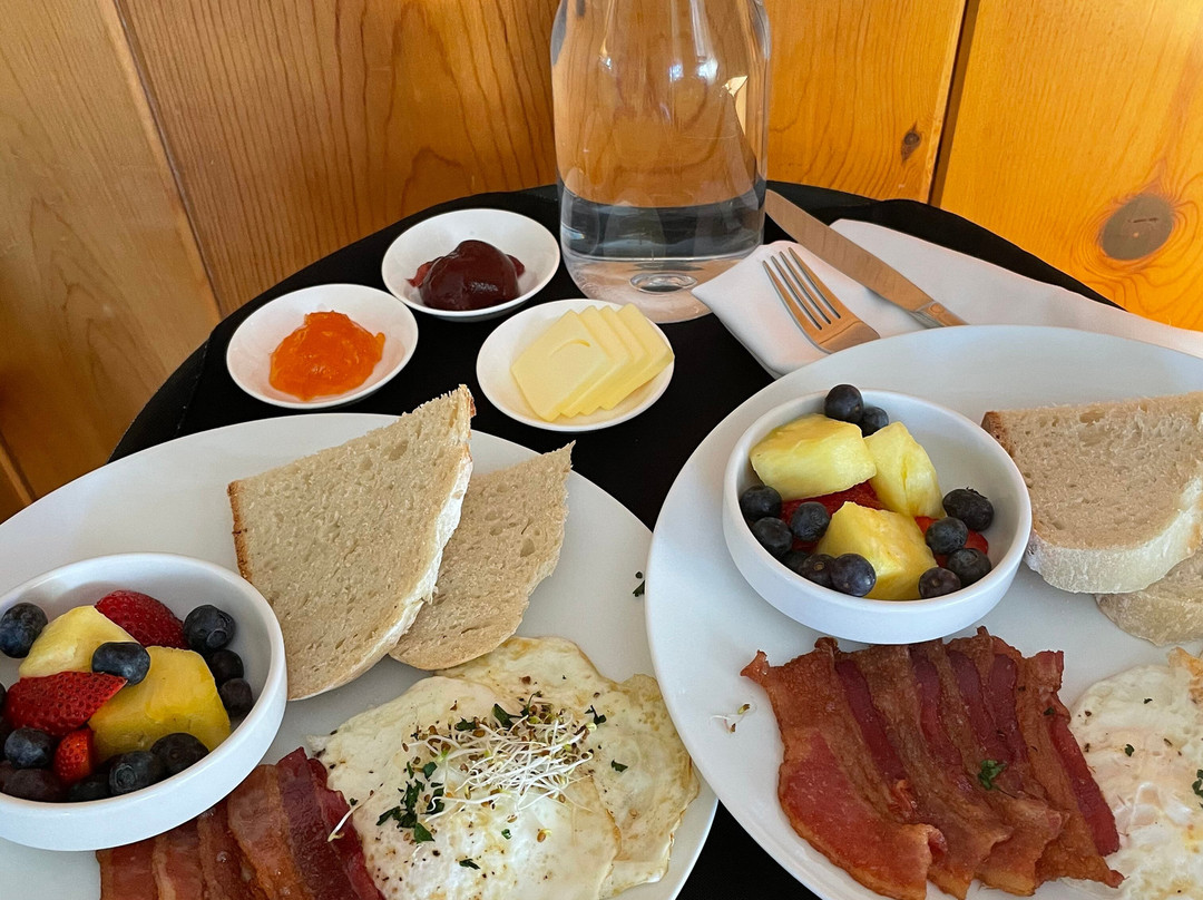 Hummingbird Estate主图