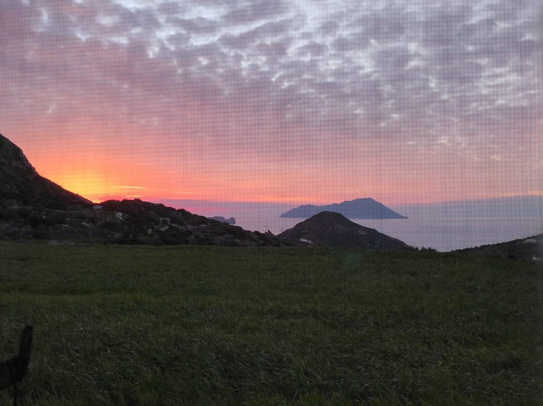 Plathiena Beach-米洛斯岛必去景点