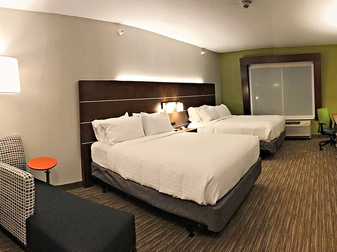 Holiday Inn Express & Suites Rantoul By IHG主图