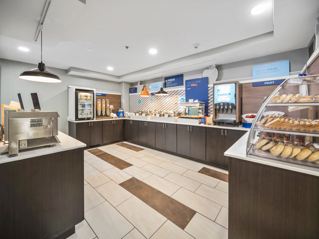 Holiday Inn Express Chicago Nw-vernon Hills By IHG主图