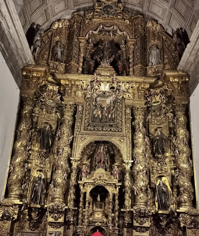 Monasterio e iglesia de San Pelayo-圣地亚哥德孔波斯特拉必去景点