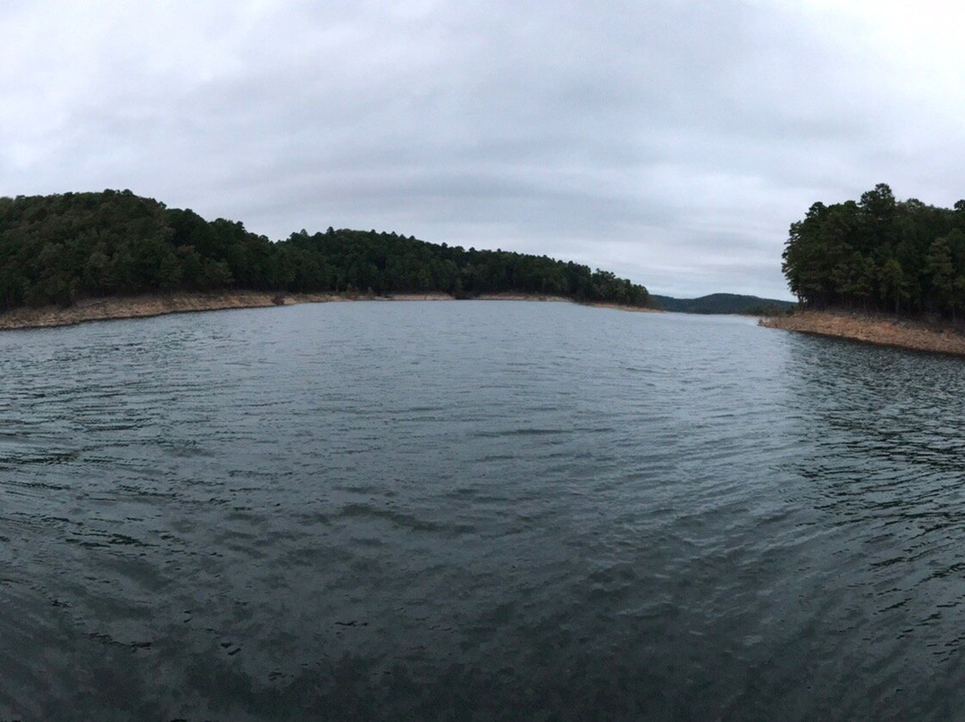 Broken Bow Lake Tiki Boat Tours景点图片