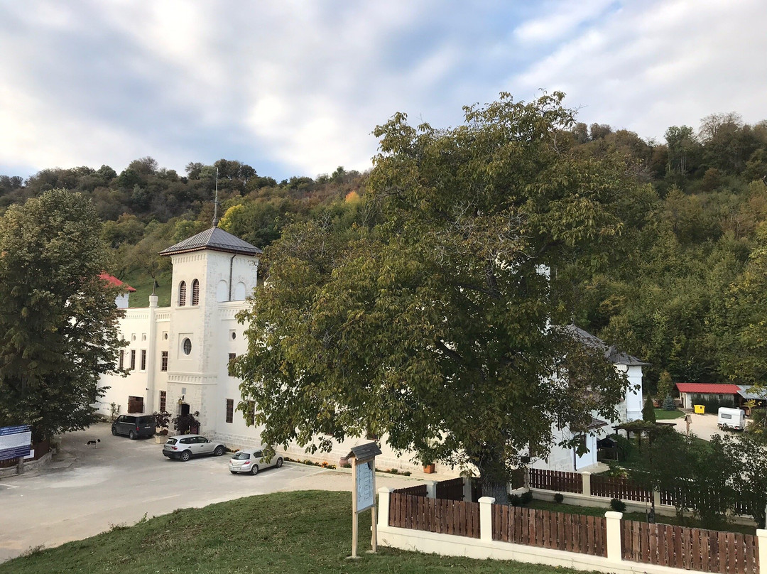 Arnota monastery景点图片