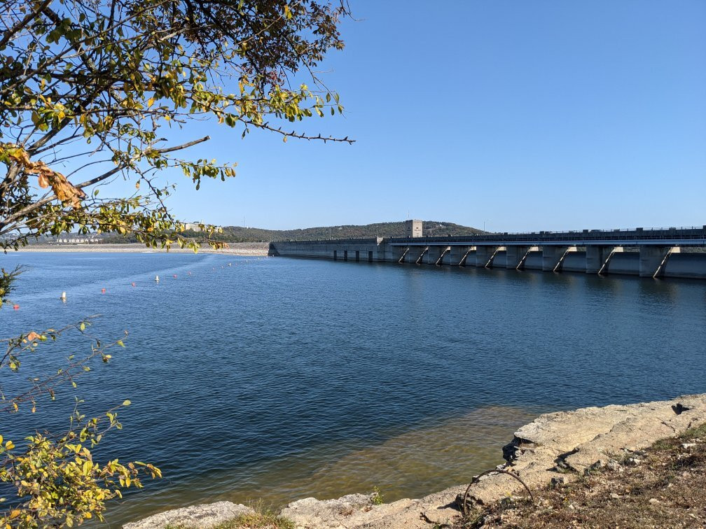 Table Rock Lakeshore Trail景点图片