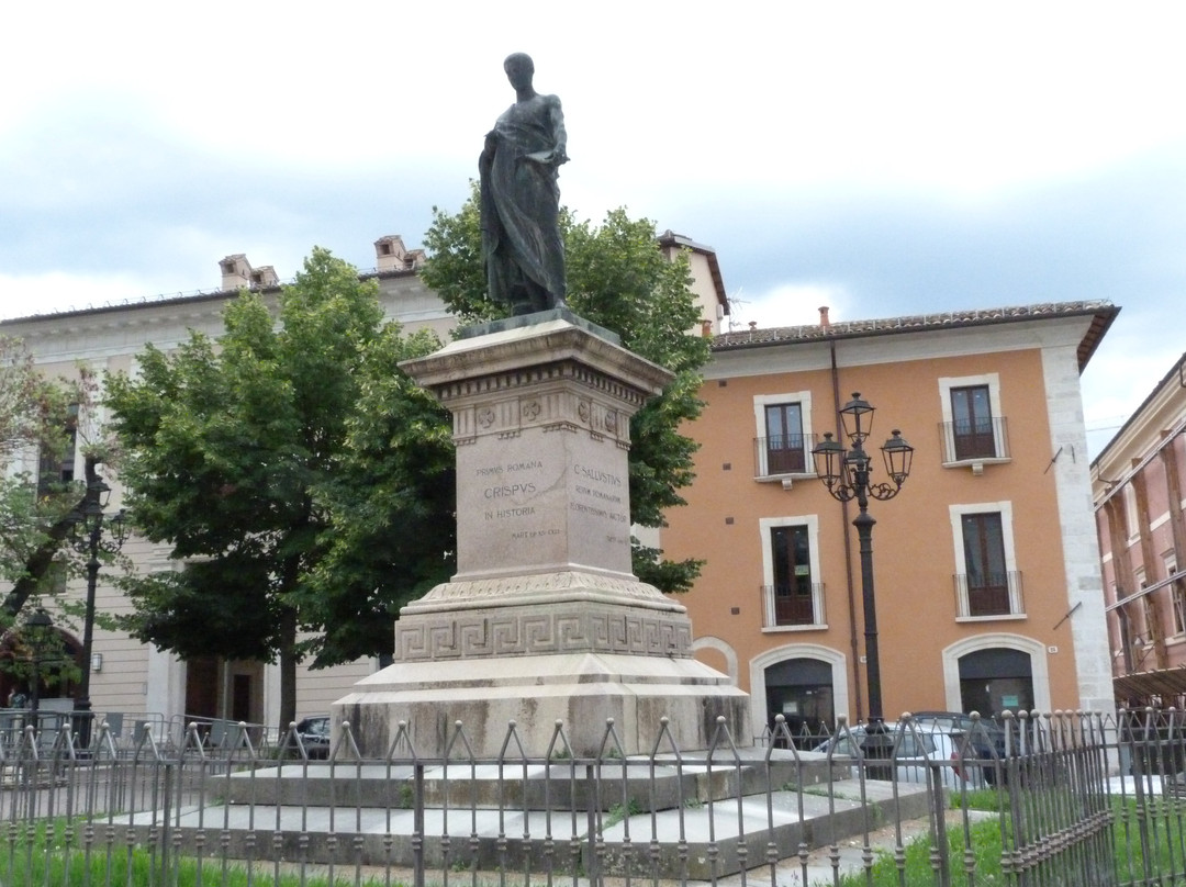 Statua di Sallustio-拉奎拉必去景点