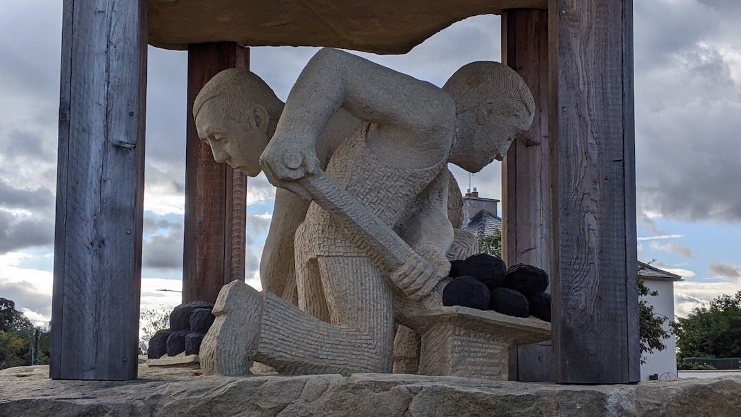 Miners' Memorial Sculpture景点图片