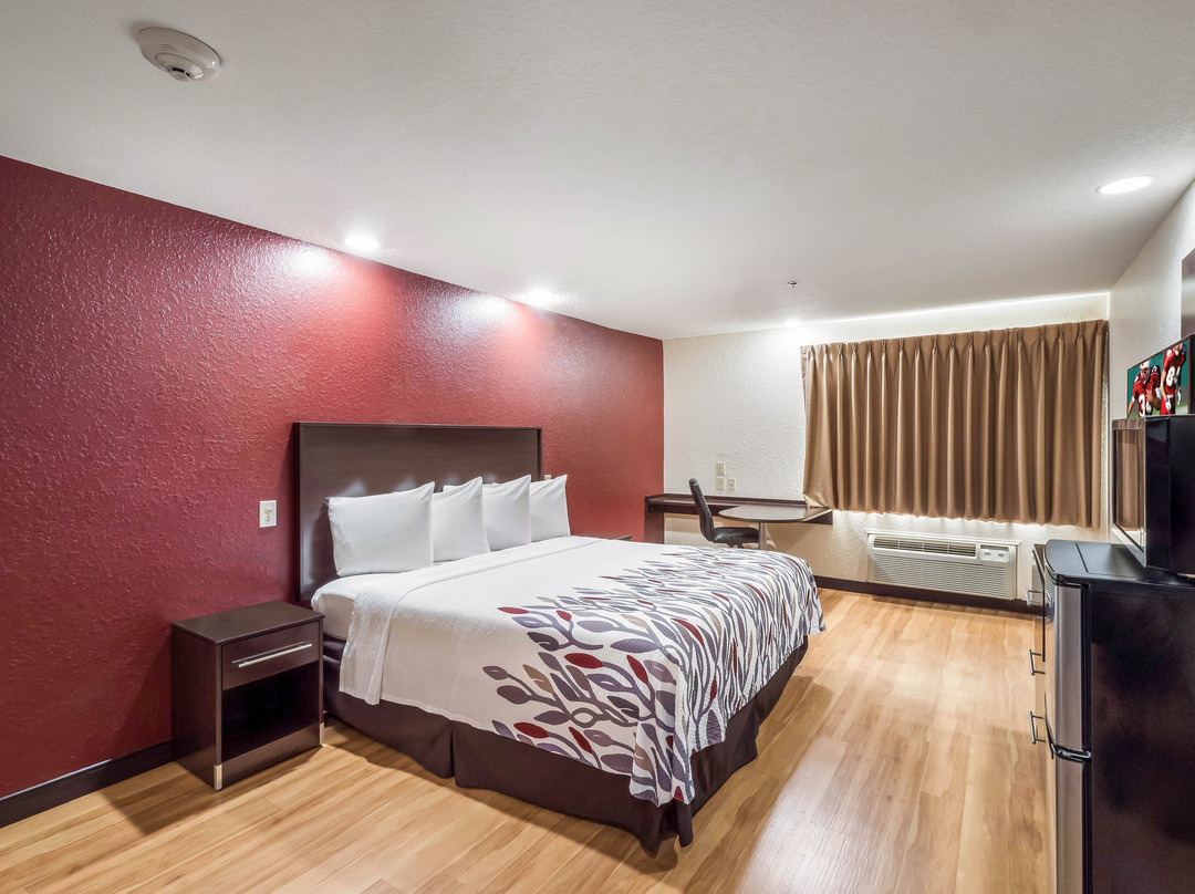 奥卡拉红顶客栈&套房酒店主图