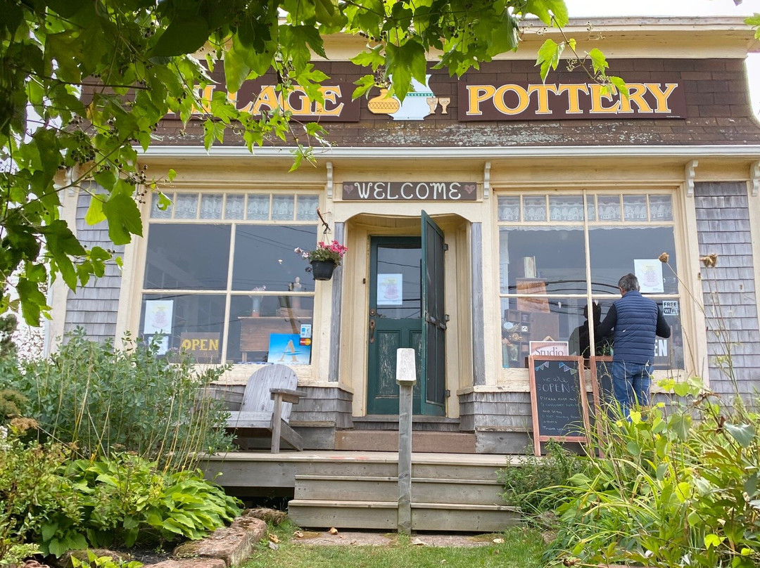 Village Pottery-New London必去景点