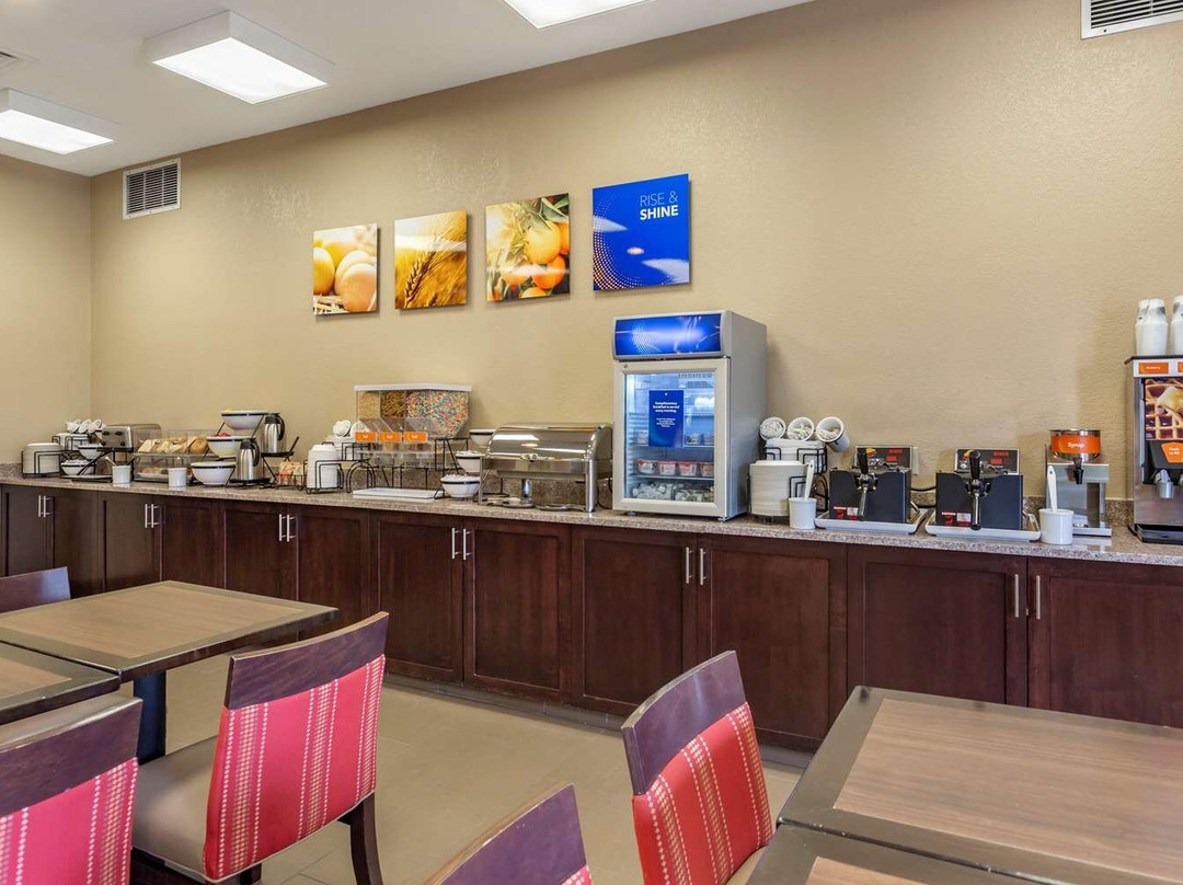 Comfort Inn & Suites主图