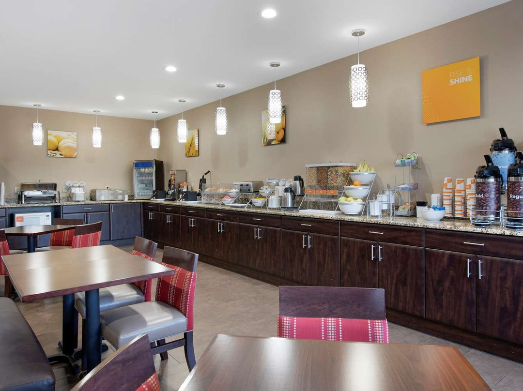 Comfort Suites Terre Haute University Area主图