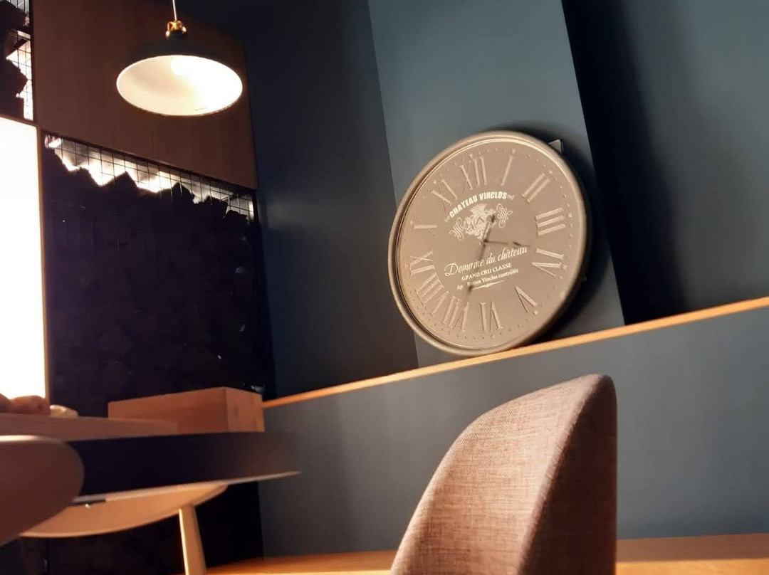 Vinhos do Bairro - Wine House-吉马良斯必去景点