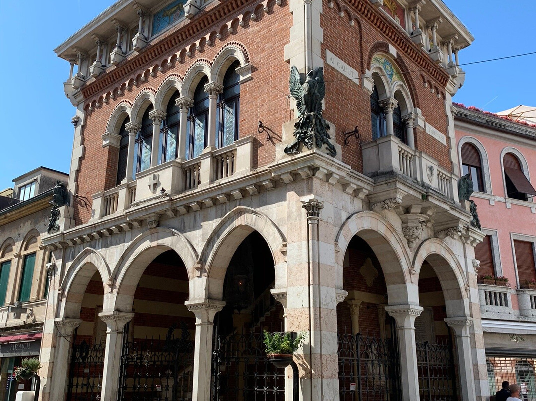 Antica Loggia - Monumento ai Caduti景点图片
