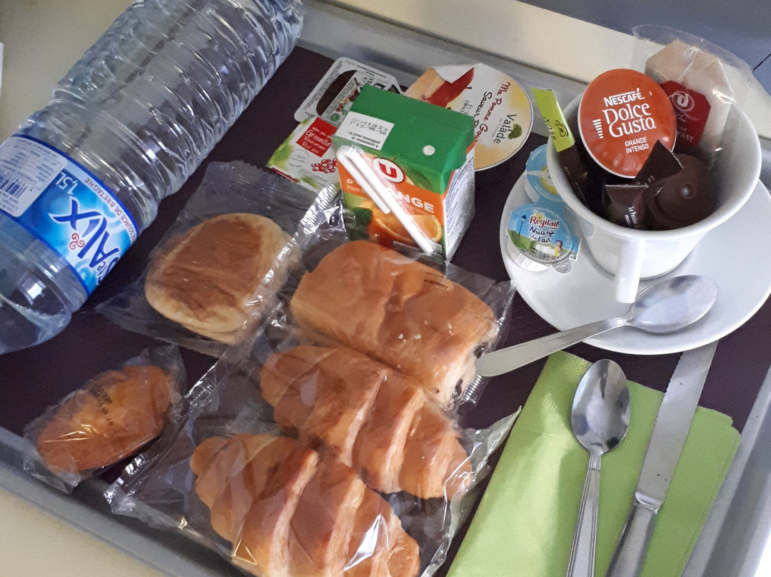Hotel Set A Table