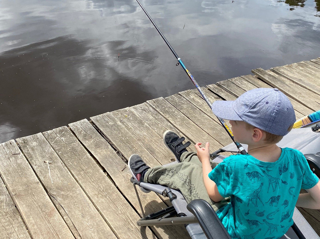 Fishing At Dubeshna景点图片