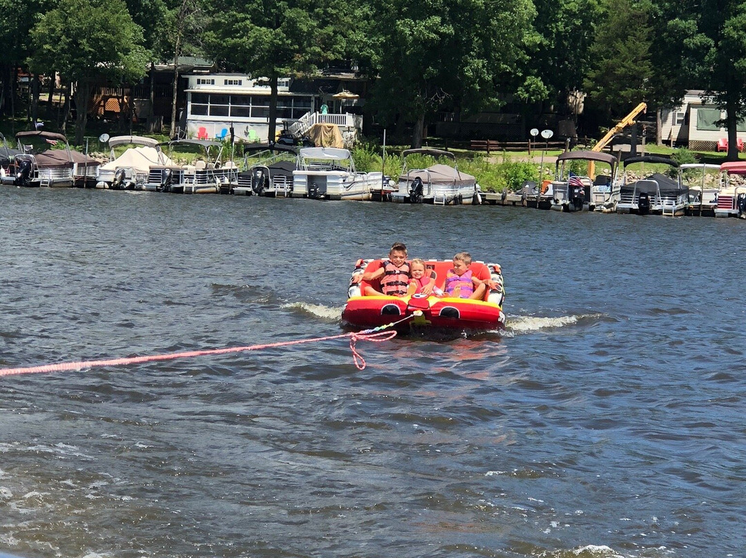 Holiday Shores Watersports-威斯康星峡谷必去景点