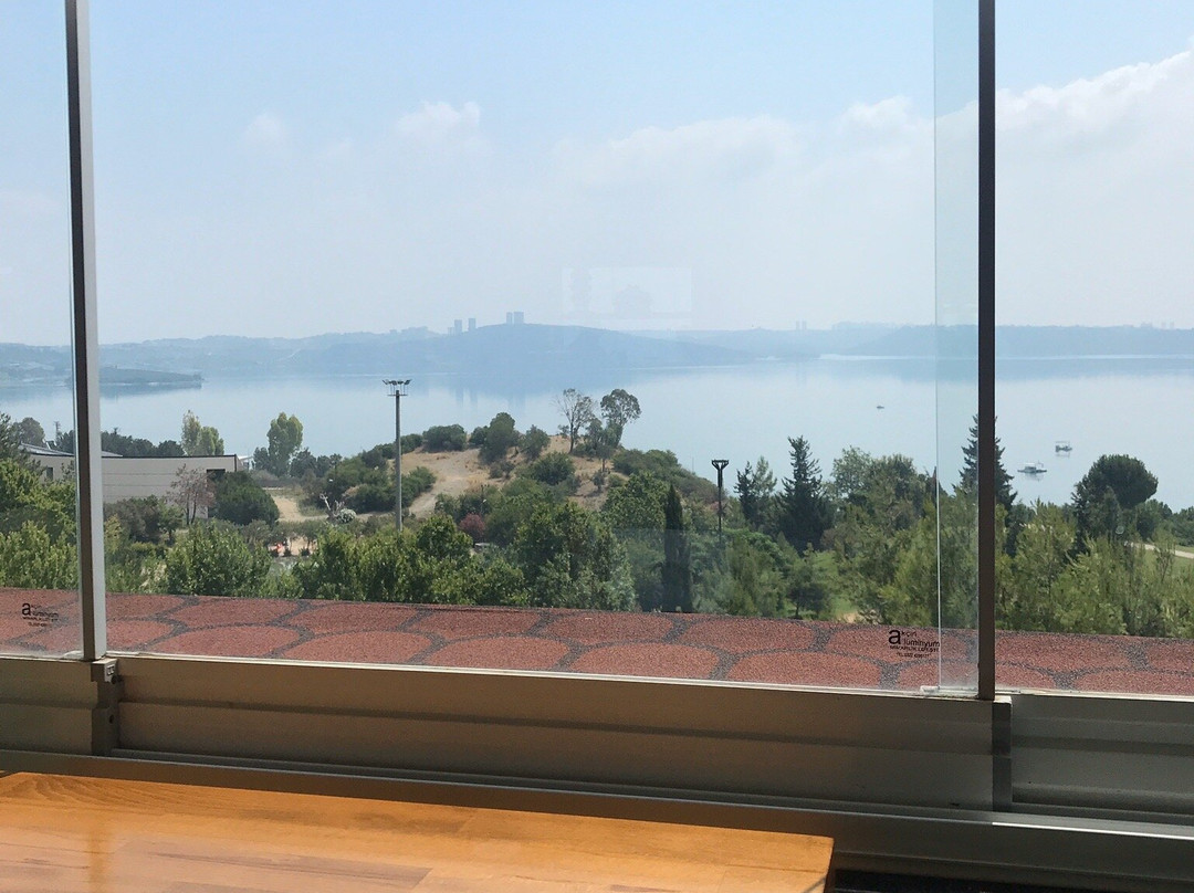 Golden Lake Hotel主图