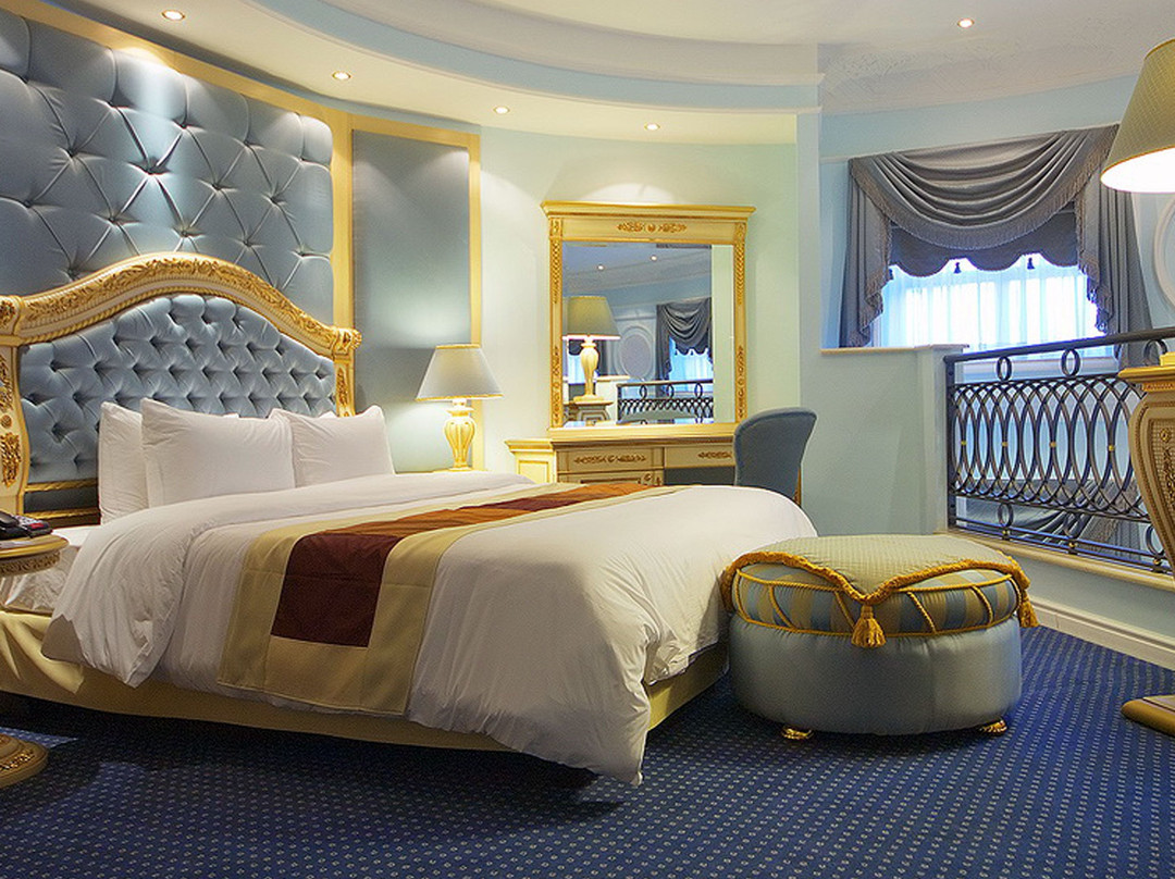 明斯克皇冠假日酒店主图