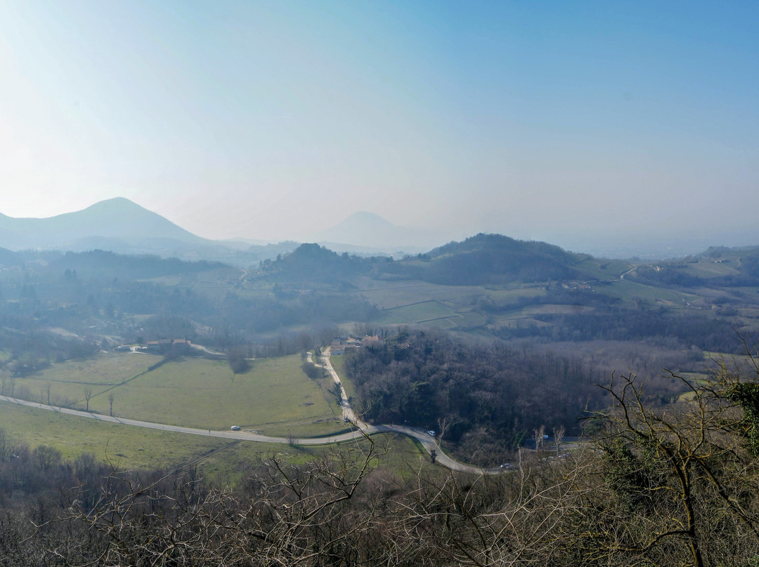 Ruderi Castello di Speronella a Rocca Pendice景点图片