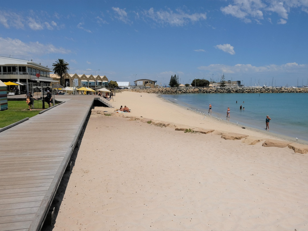 Bather's Beach景点图片