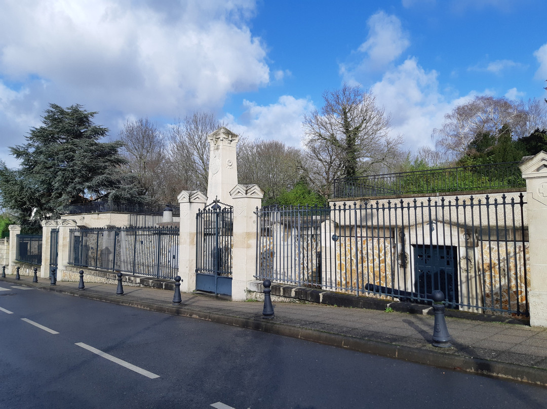 Monument commémoratif de la crypte de Champigny景点图片