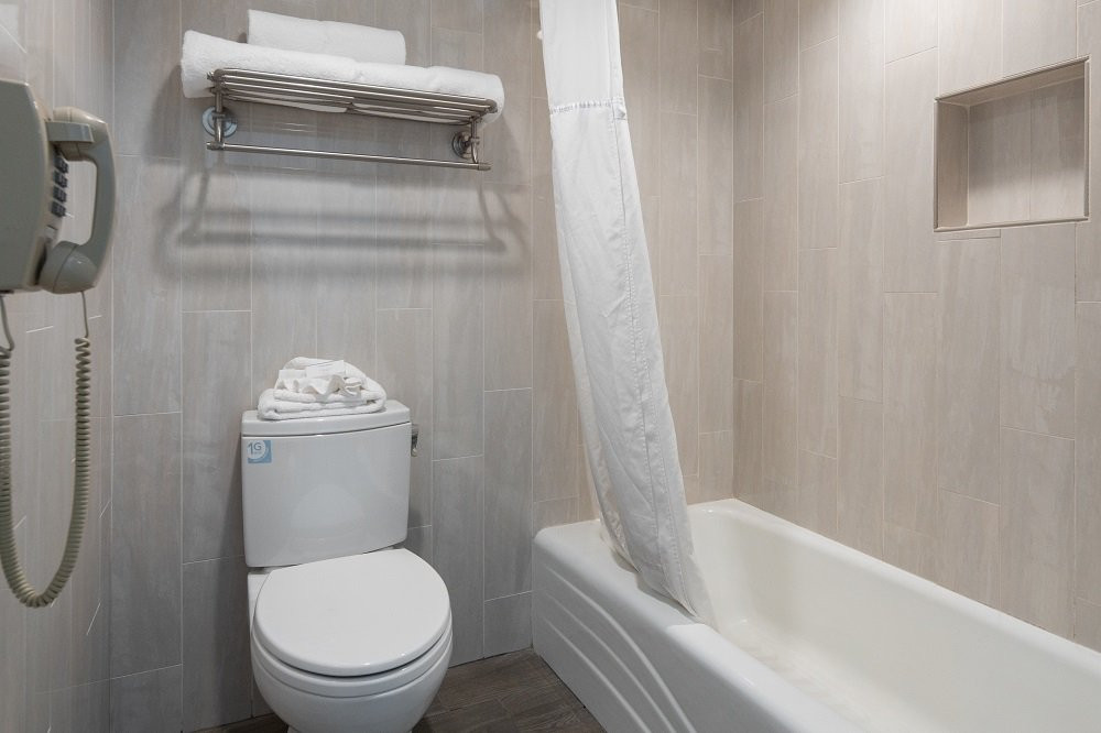 阿瑟顿公园旅馆及套房酒店主图