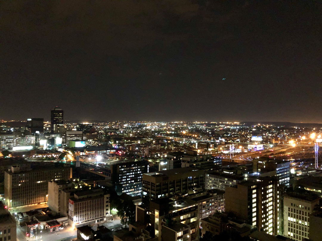 帕克通尼安普罗提全套房酒店主图