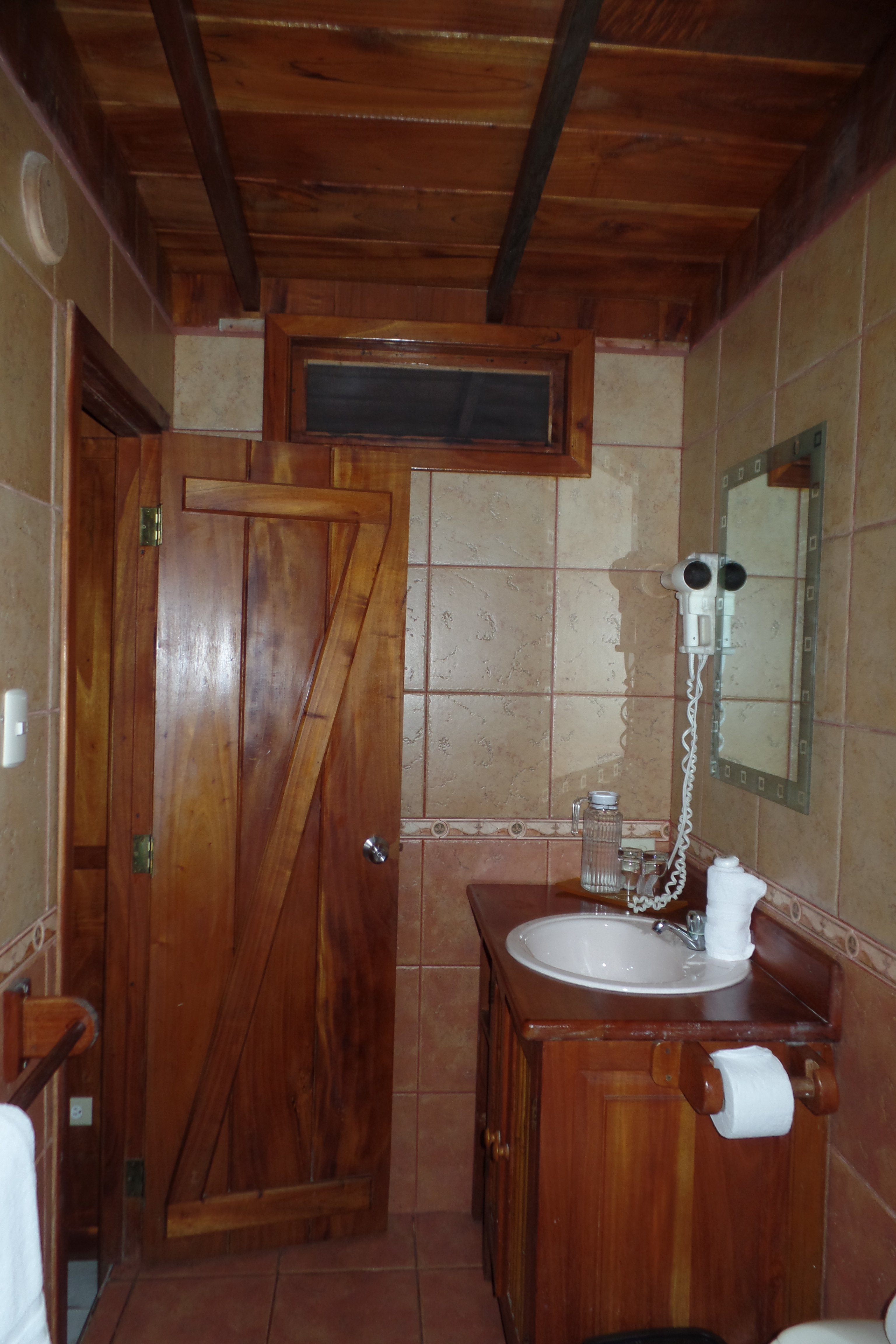 The Wooden House Lodge-浴室